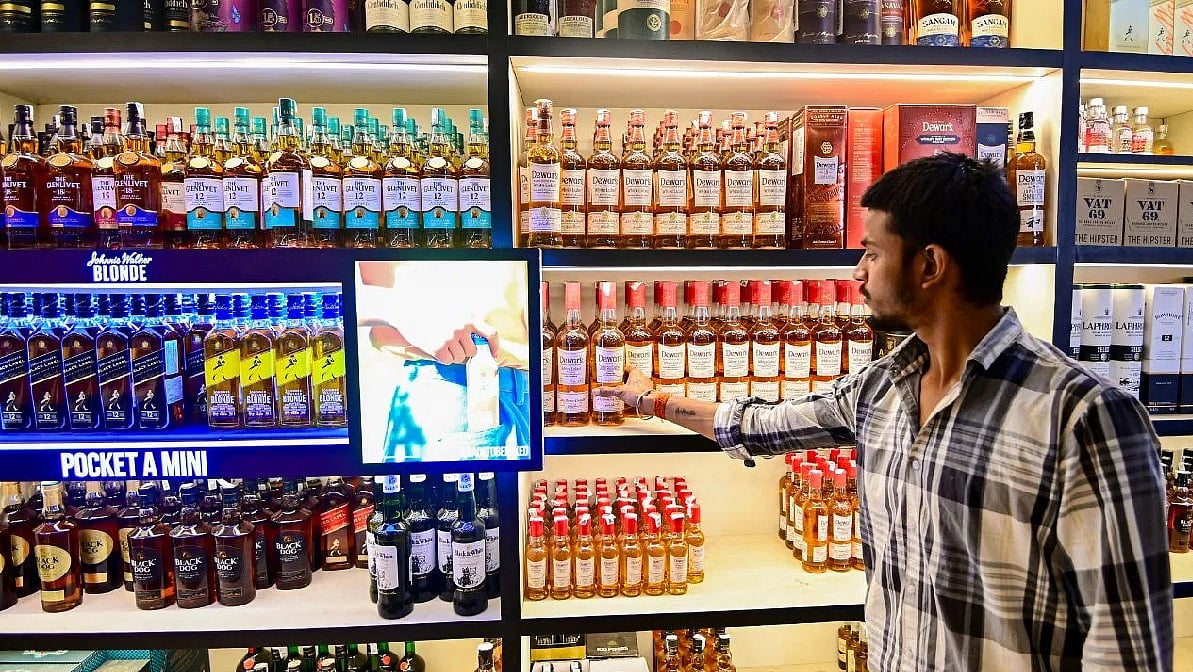 Liquor worth Rs 6,600 stolen from KSBC outlet in Keralam