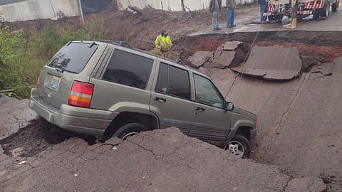 La propuesta destaca que las intensas lluvias provocaron el colapsó del puente de la carretera Tocumbo-Cotija