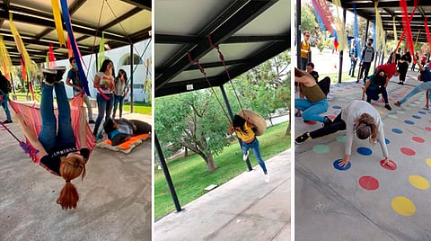 Se ha visto a chicos en el espacio mientras están acostados, sentados, jugando en el columpio o tratando de ganar en twister