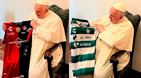 Es bien sabido que el papa Francisco es un gran aficionado del futbol, incluso es reconocido fanático del club San Lorenzo de Argentina
