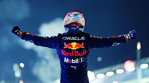 Checo Pérez cierra con su mejor resultado en la F1; fanáticos abuchean a Max