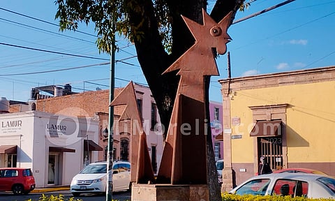 ”Ya está lista la escultura del gallo, sólo falta que los vecinos se organicen”: Gaspar Hernández