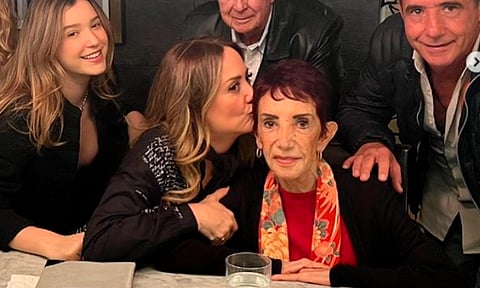 Muere madre de Andrea Legarreta; celebraba 57 años de matrimonio