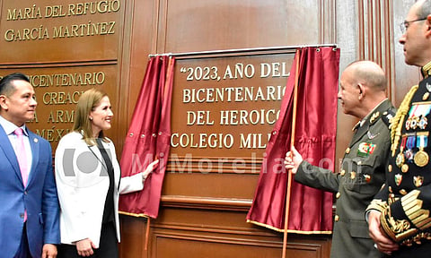 Develan letras de oro en honor al Colegio Militar