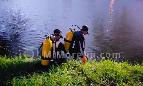 Buzos recuperan cadáver de una presa en Michoacán 