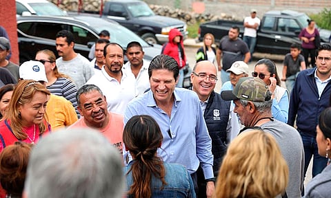 Recorre Alfonso Martínez calles y supervisa obras en El Durazno