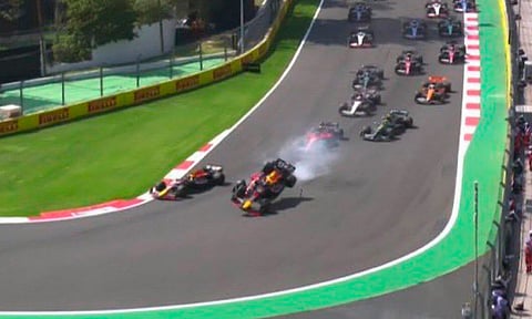 Checo Pérez choca y queda fuera del GP México [Video]