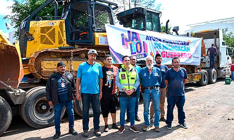 Michoacán envía a Guerrero maquinaria pesada para restablecer vías de comunicación