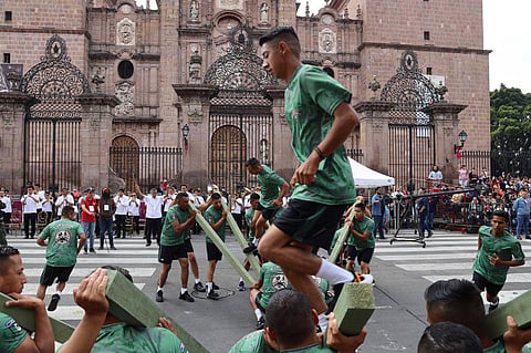 45 contingentes y 20 carros alegóricos participarán en desfile del 20 de noviembre en Morelia