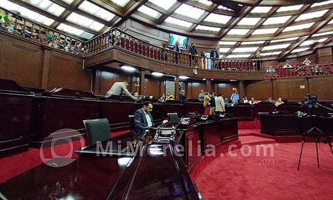Suspendida, sesión del Congreso de Michoacán; llegaron 12 diputados