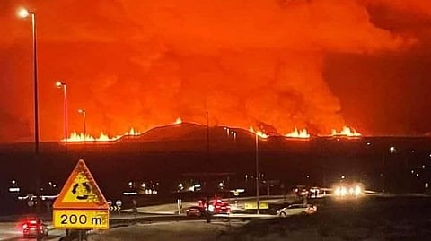 Captan impresionantes imágenes de la erupción de un volcán en Islandia [VIDEO]