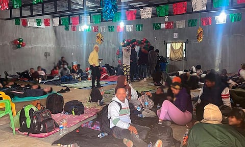 Rescatan a 155 migrantes de casa de seguridad en Chiapas; usaban pulseras de plástico