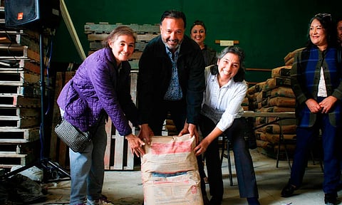 Entrega Julio Arreola de Material de construcción a Instituciones Educativas en Pátzcuaro