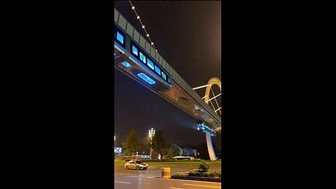 China lanza primer tren que viaja por el aire [Video]