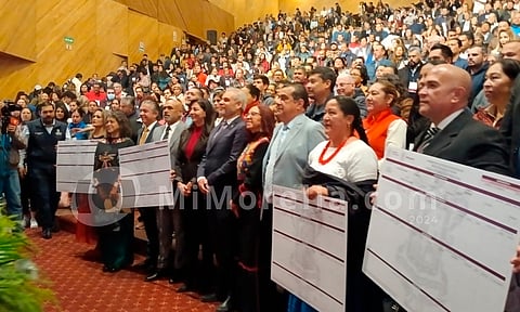 Entregan 5 mil bases a trabajadores de la educación de Michoacán 