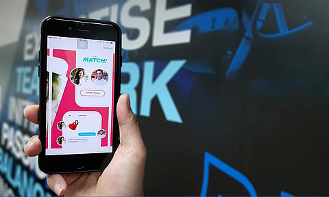 Demandan colectivamente a Tinder por crear adicción en usuarios 