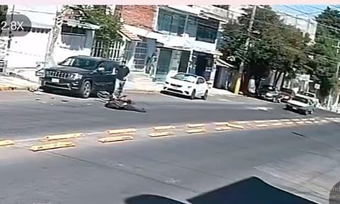 Ciclista cae de su bici y muere atropellado en Puebla [VIDEO]