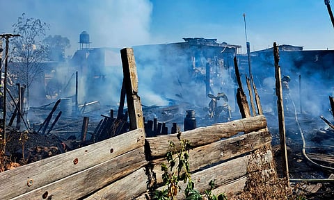 Afectó 4 casas de lámina y madera, cuyas llamas consumieron la estructura, así como muebles y electrodomésticos que se encontraban en su interior