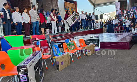 Entregan 160 mdp en equipamiento y material didáctico para escuelas de Michoacán 