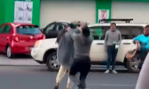 Se agarran a golpes por un termo de Starbucks en Morelia [Video]