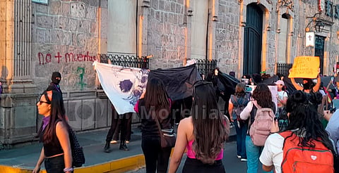En Morelia, grafiti afectó 2 mil 200 m2 en cantería y mil m2 en fachadas aplanadas por manifestaciones