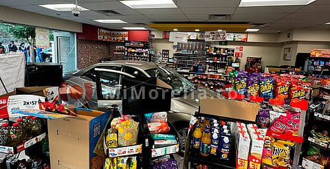 Fue mujer de la tercera edad quien terminó con vehículo dentro de Oxxo de Morelia