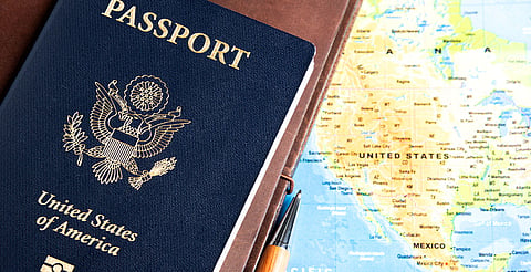 Pasaporte Americano sobre mapa