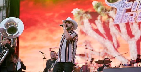 Fidel Rueda enciende con su ritmo el concierto de Aniversario de Morelia