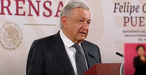 AMLO anuncia aumento del 10% de salario a maestros