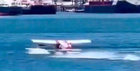 Hidroavión se estrella contra un bote en Canadá [VIDEO]
