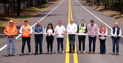 Inaugura Bedolla rehabilitación carretera Uruapan-Peribán
