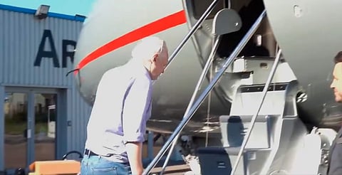 AMLO celebra liberación de Julian Assange, activista fundador de WikiLeaks