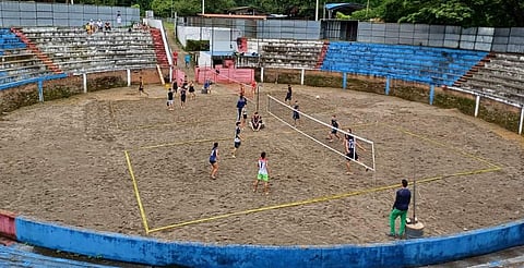 Convierten plaza de toros en cancha tras prohibir corridas en Colombia