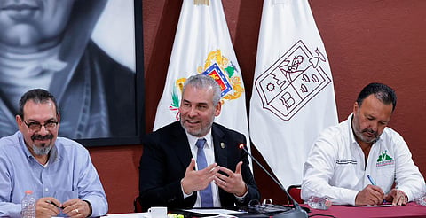 Bedolla instruye reforzar acciones para preservación del lago de Pátzcuaro