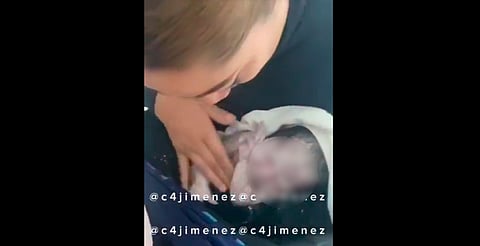 Mujer da a luz cuando caminaba en Tepito; policías reciben a su bebé [VIDEO]