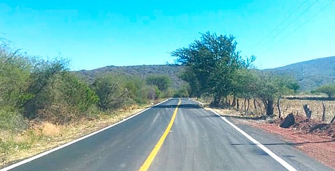 Rehabilitó SCOP camino intermunicipal en Chavinda y Pajacuarán