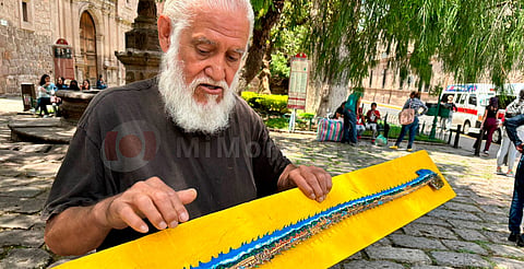 Arturo Solís, el artista michoacano que pintó 100 obras en 3 meses