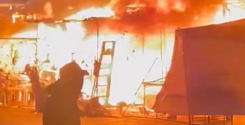 Al menos 24 locales, los afectados por incendio afuera del mercado Independencia, en Morelia