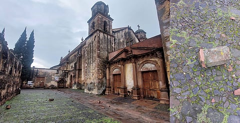Rayo impacta cruz de parroquia en Pátzcuaro y la hace pedazos [Fotos]