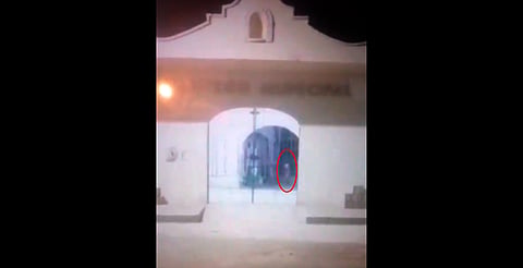 Captan a niña fantasma jugando dentro de panteón municipal [VIDEO]
