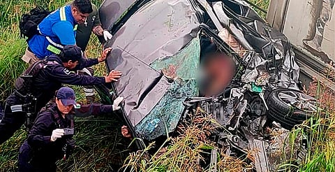 Un muerto y cuatro heridos tras choque ente auto y camión de carga en Álvaro Obregón 