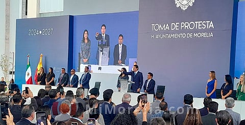  Toma protesta Alfonso Martínez como presidente municipal de Morelia; "no los defraudaré", señala