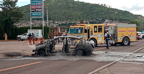 Prenden fuego a auto en la Tarímbaro- Zinapécuaro
