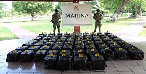 Aseguran mega cargamento de cocaína en costas de Michoacán; flotaban en el mar