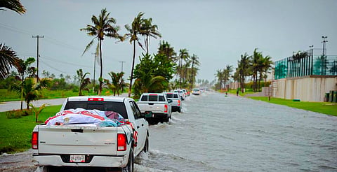 Tormenta tropical John tocaría tierra en costas de Michoacán como huracán categoría 1 