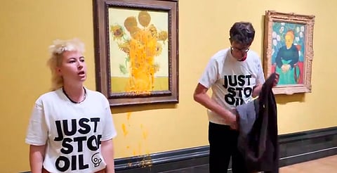 Activistas lanzan sopa al cuadro de "Los girasoles" de Van Gogh [VIDEO]