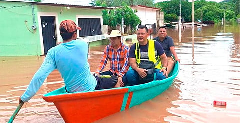 Piden donaciones para afectados por huracán 'Jonh' en Michoacán 