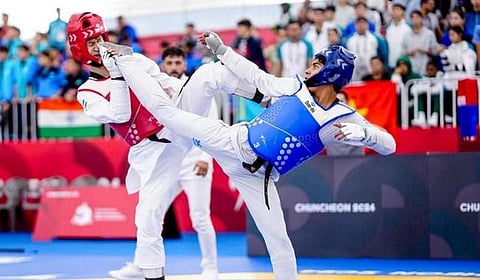 Mexicano David Valdés gana bronce en Mundial de Taekwondo en Corea