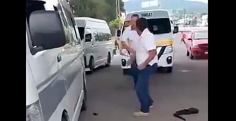 De nueva cuenta choferes de combi se agarran a golpes en Morelia [VIDEO]