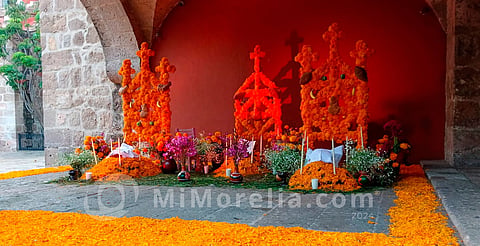 Colocan réplica de ofrenda Ánimeecheri K’uínchekua, en casa de la Cultura de Morelia 